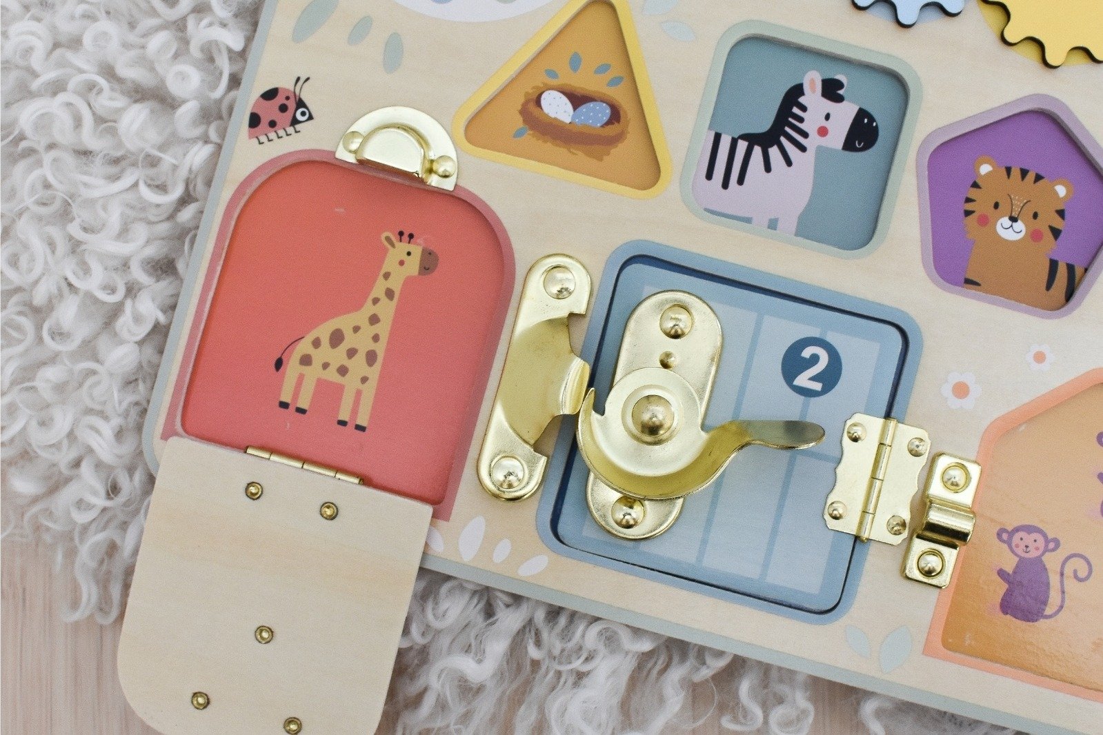 Tooky Toy Ξύλινος Πίνακας Δραστηριοτήτων με Κλειδαριές 3+ - Image 2