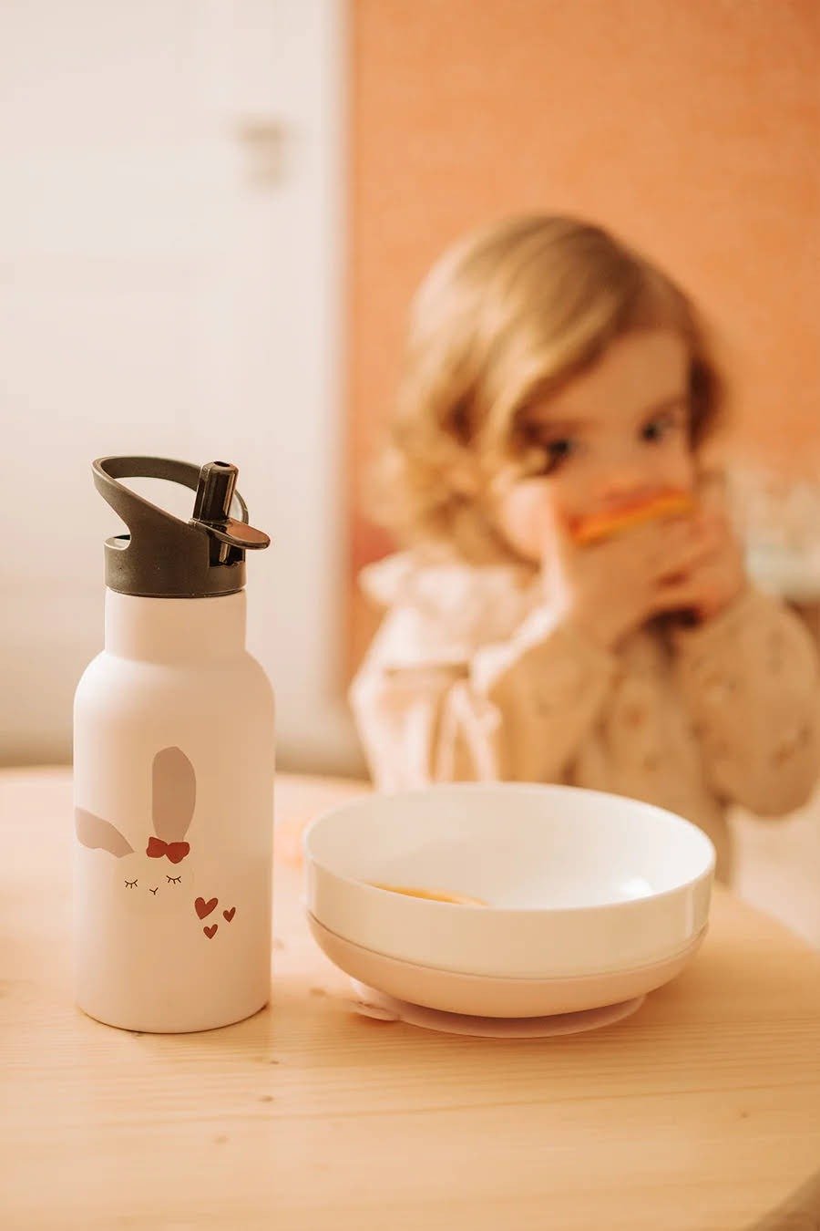 Kikadu Παγούρι Θερμός Rosé Bunny 350ml με 2 Καπάκια & Βουρτσάκι - Image 3