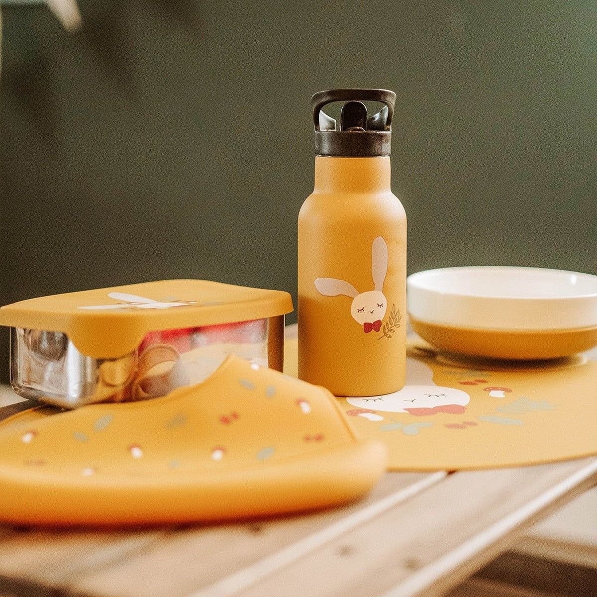 Kikadu Παγούρι Θερμός Mustard Bunny 350ml με 2 Καπάκια & Βουρτσάκι - Image 3
